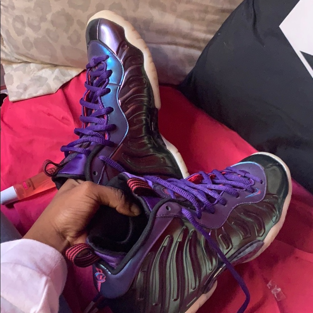 I’m selling my foams only worn once 😒..